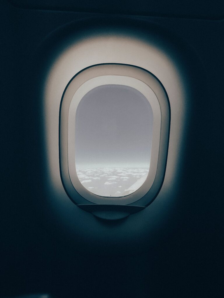 飛行機の窓から見た雲海